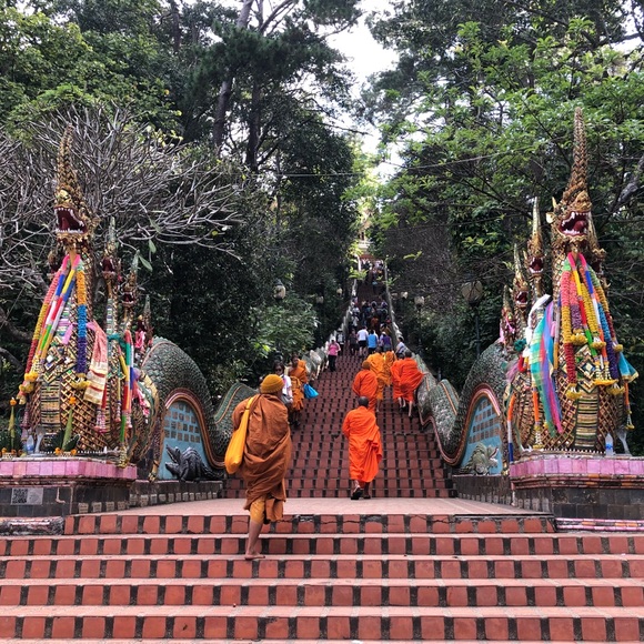 Meet your Posher, Nichole - Picture 4 of 8